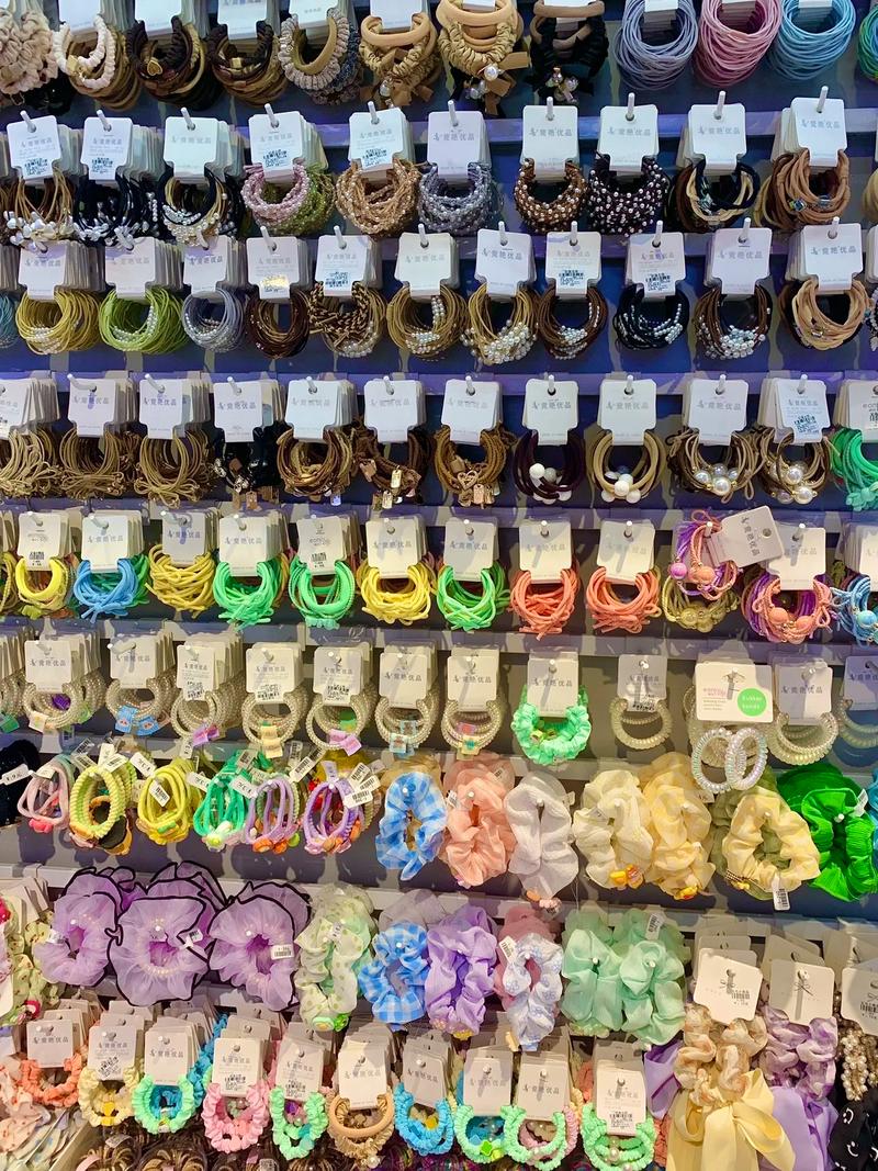 义乌日用百货集合店进驻滨江道